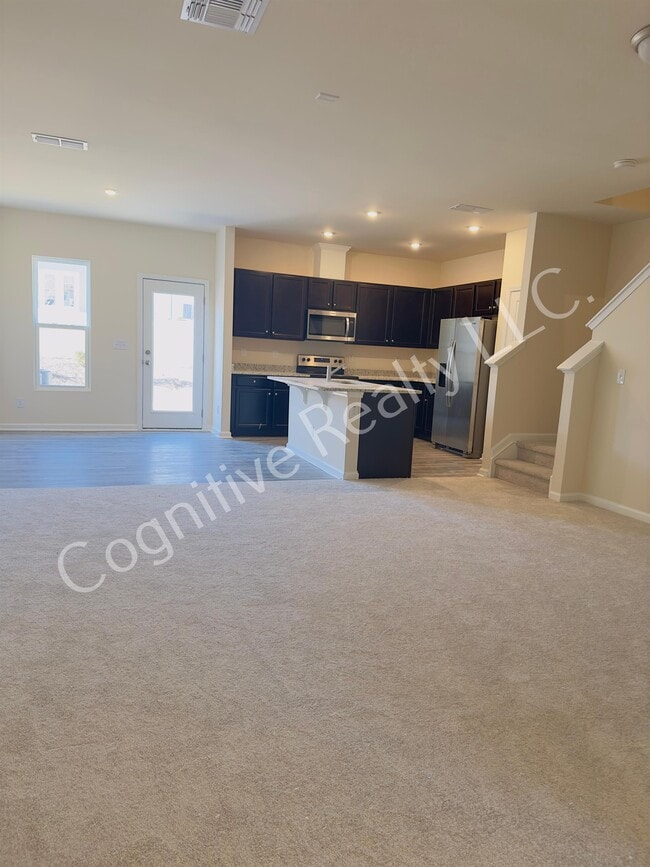 Building Photo - 819 McKenzie Pk Ter