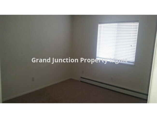 Building Photo - MOVE IN SPECIAL 6 MONTHS @ $1095, THEN 12 ...