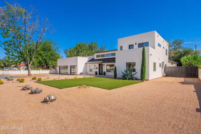 Building Photo - 4421 E Earll Dr