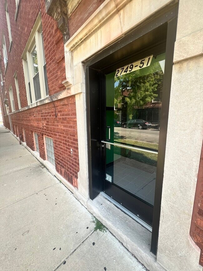 Foto del edificio - 2749 N Monticello Ave
