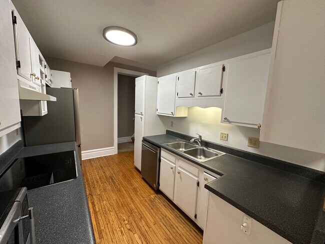 Foto del edificio - Neil Ave 839-843 CR