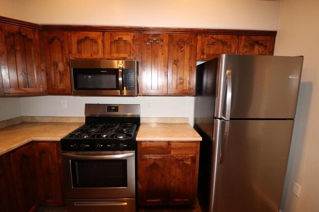 Building Photo - 1060 E Silver Lake Rd Unit 1