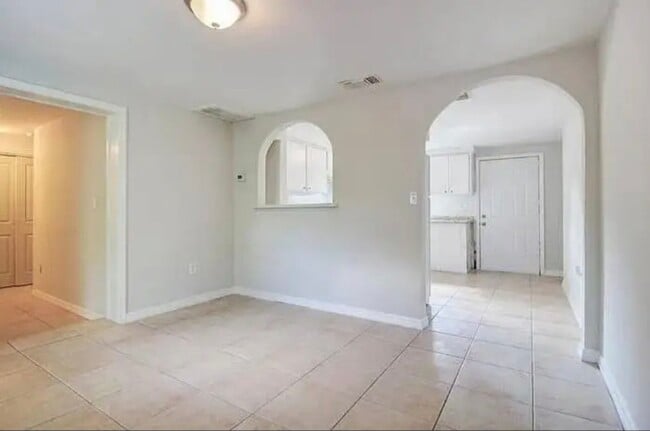 Building Photo - 9311 Loras St