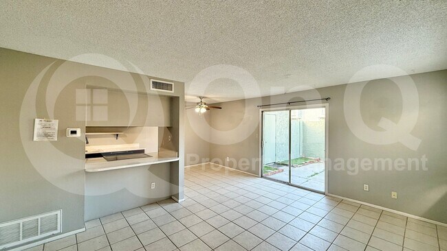 Foto del edificio - 5312 W Hearn Rd