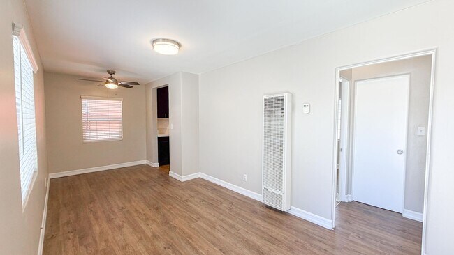 Foto del interior - 4065 - 4071 Chamoune Avenue