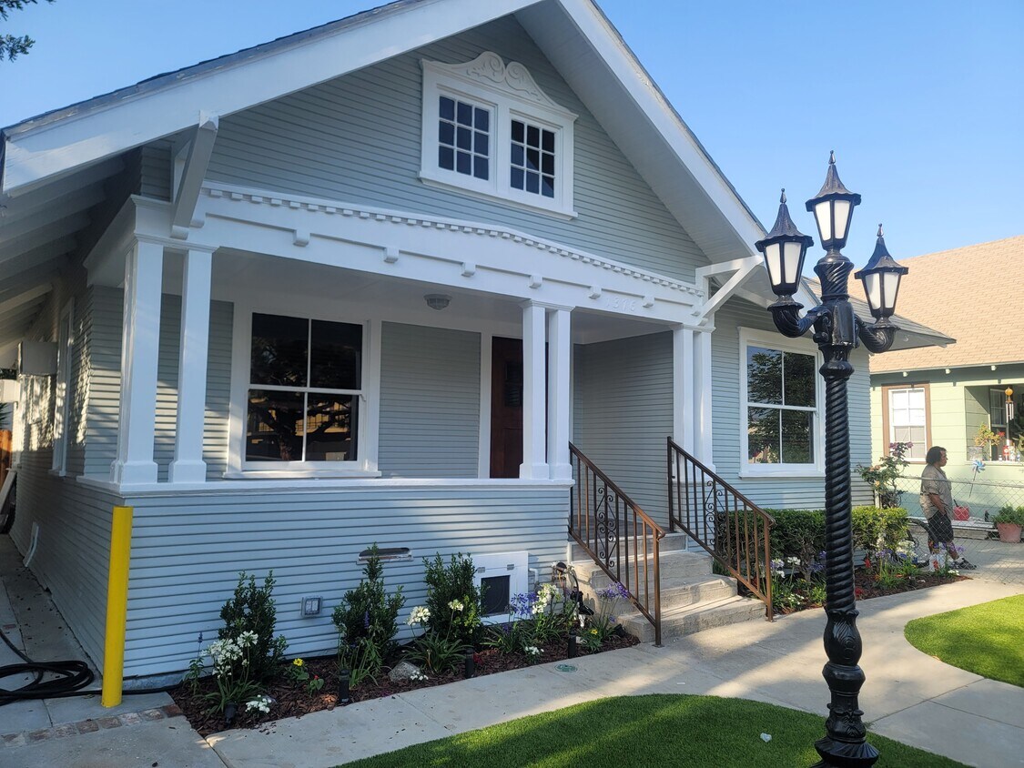 Primary Photo - 1376 W 36th St
