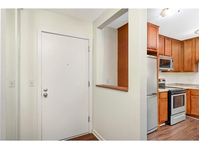 Building Photo - 3729 Snelling Ave
