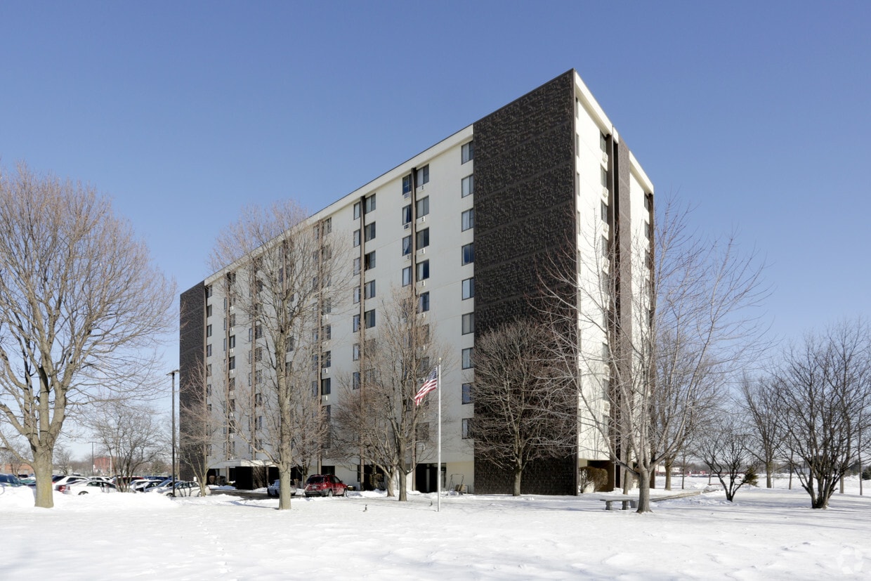Colona House Apartments in East Moline, IL