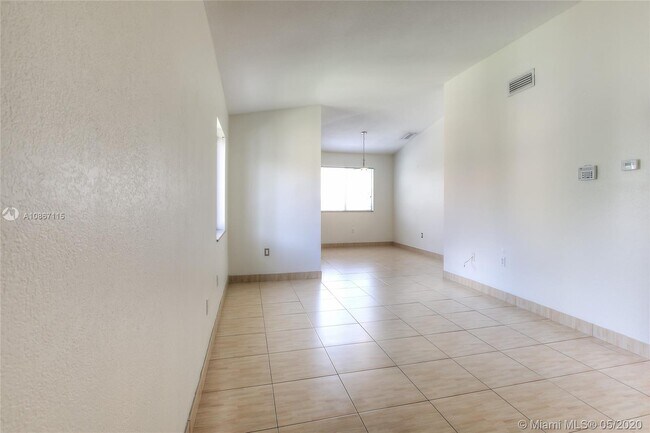 Foto del edificio - 6950 NW 174th Terrace