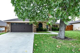 Building Photo - 7100 Almond Dr