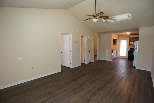 Building Photo - 140 Lanier Dr