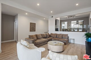 Foto del edificio - 17165 Palisades Cir