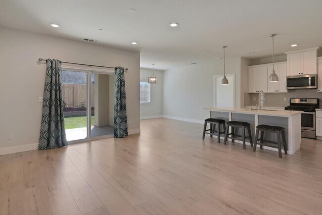 Building Photo - 2154 Butler Dr