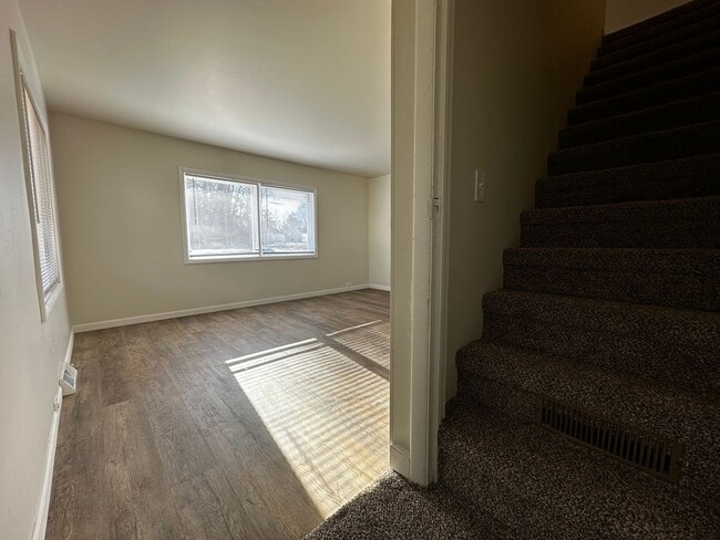 Building Photo - Recently Renovated 3 Bedroom 1 Bath Single...