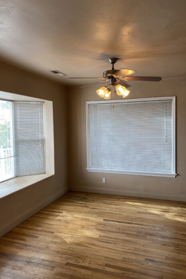 Building Photo - "2-Bed Retreat with 1350 Sq Ft of Comfort ...