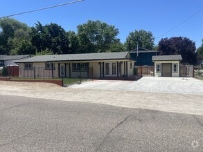 Building Photo - 230 S Iowa Ave