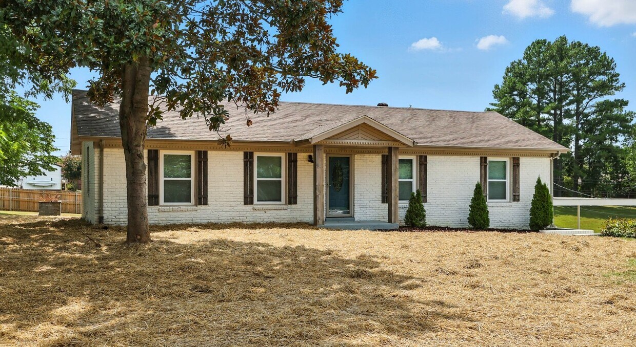 Foto principal - Spacious 3 bedroom home with finished base...