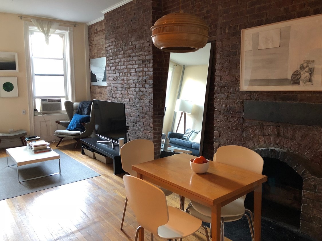 Primary Photo - 42 Perry St