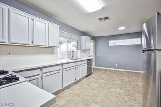 Building Photo - 1845 Navajo Lake Way