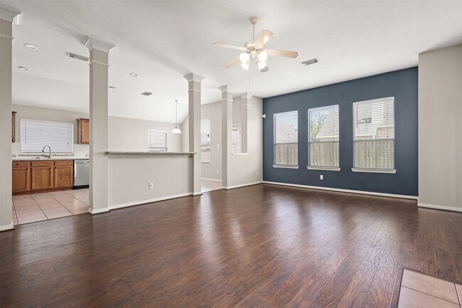 Foto del edificio - 7611 Waterlilly Ln