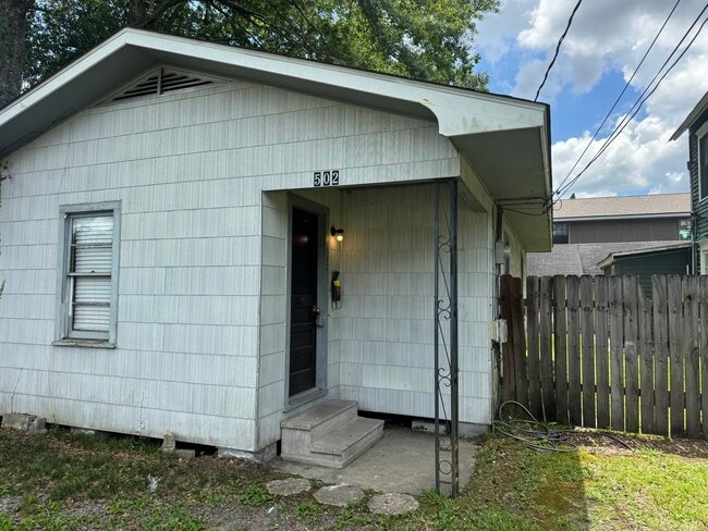 Building Photo - 502 S Cherry St