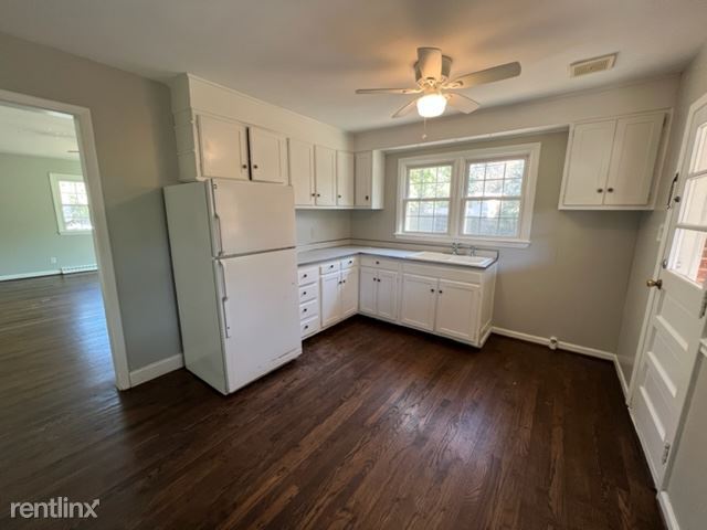 Building Photo - 3 br, 1.5 bath House - 2908 Shamrock Dr