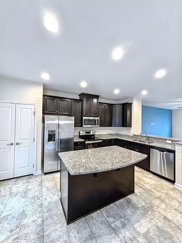 Foto del edificio - 8116 Creekside Village Dr