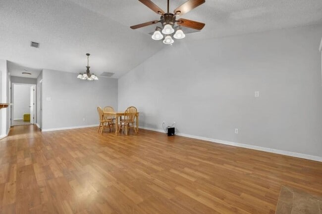 Building Photo - 2 bedroom in TALLAHASSEE FL 32317