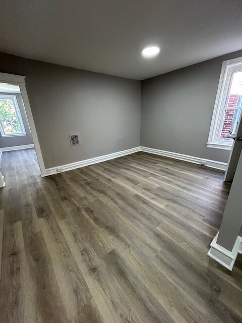 Foto del edificio - 217 Parker Ave