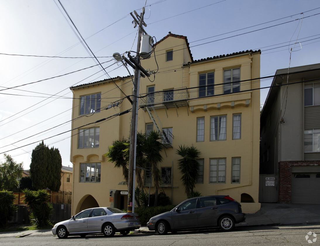 Building Photo - 441 Merritt Ave