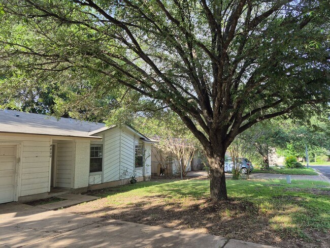 Building Photo - Charming South Austin Home with Huge Backyard & Mature Trees