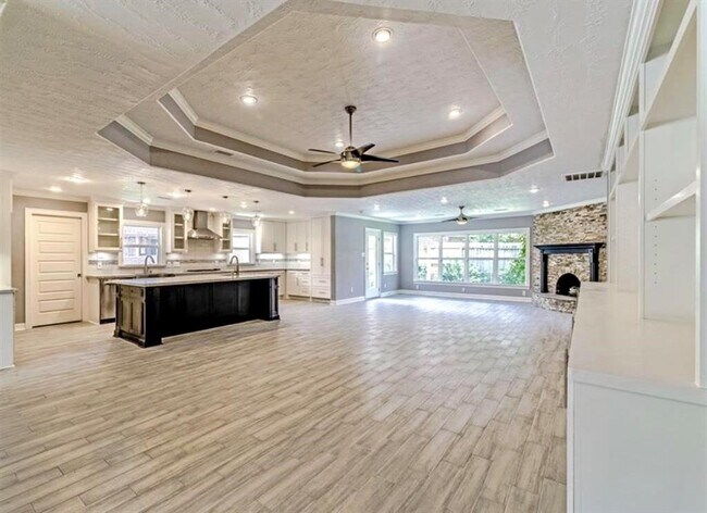 Building Photo - 3318 N Braeswood Blvd
