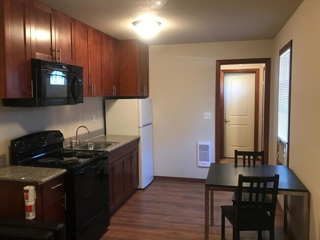 Cocina - 200 N W Anderson St