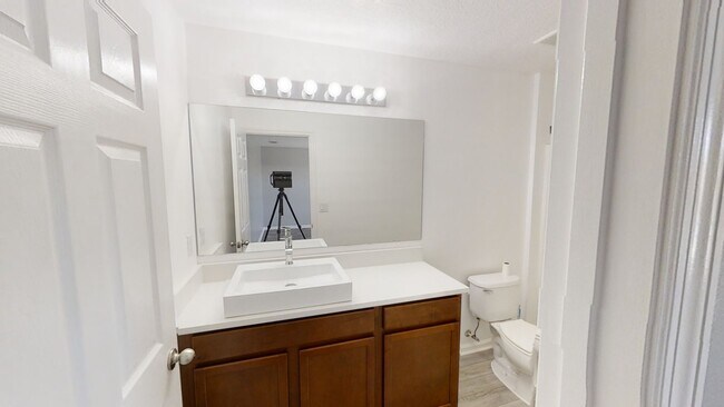 Foto del edificio - Gorgeous Townhome in Gated Lake Washington...