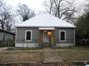 Building Photo - 1019 Appalachee St