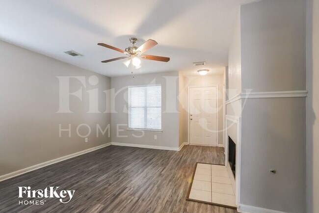 Foto del edificio - 411 Remington Creek Dr