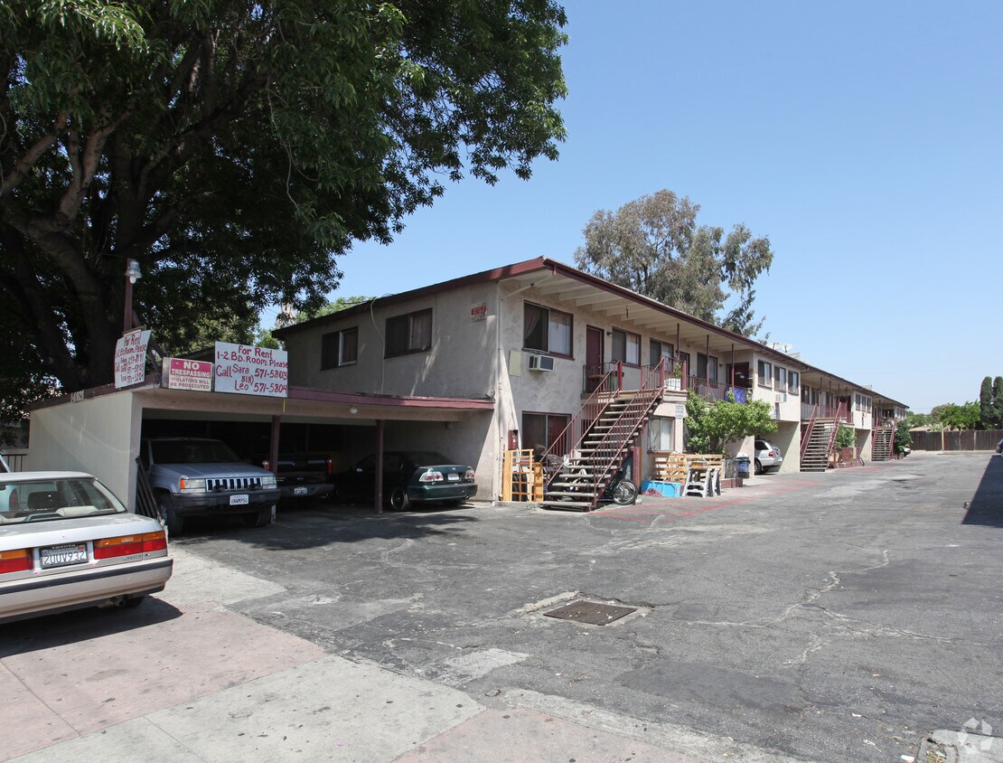Foto principal - 14921 Vanowen St