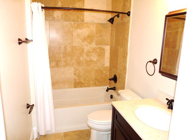 Baño - 1648 W Grace St