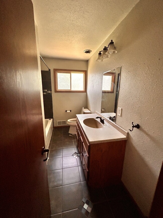 Building Photo - 824 N 17th St