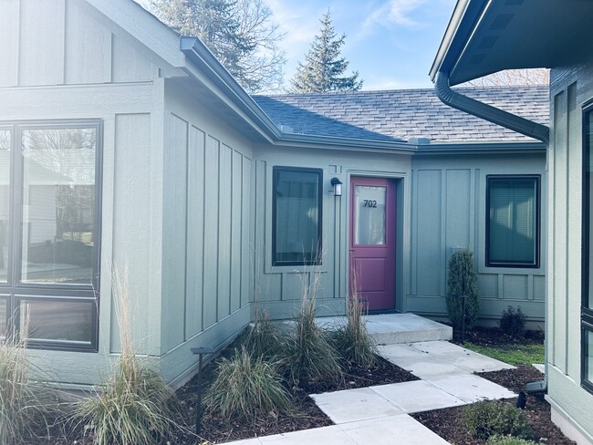 Front view of Unit - 702 Union St