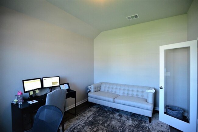 Foto del edificio - Viewable March 25th!  Amenities Galore!  W...