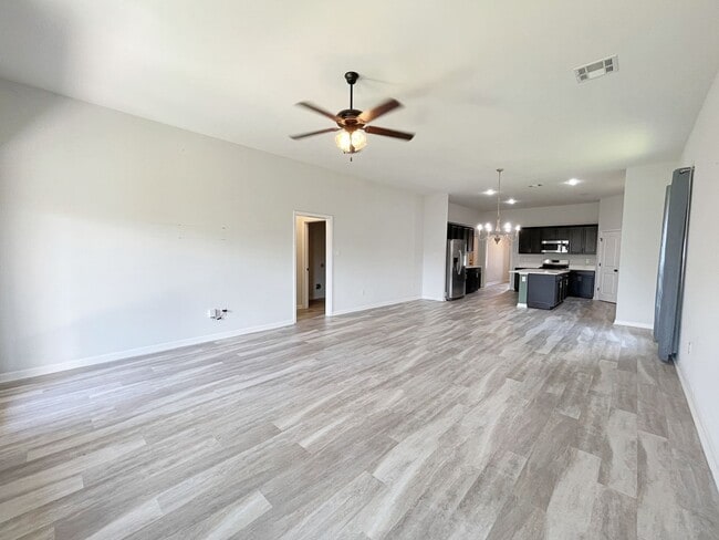 Building Photo - 4 Bedroom House in Hunters Trace
