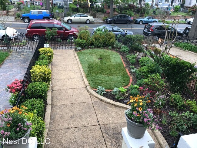 Building Photo - 4 br, 3.5 bath House - 1007 K Street NE