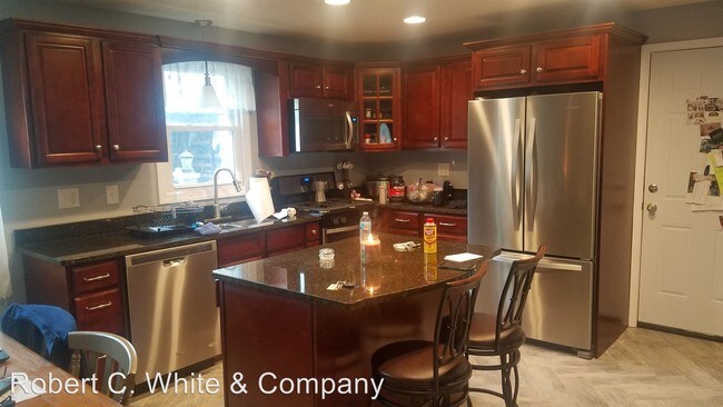 Building Photo - 3 br, 1.5 bath House - 52 Stevens Street