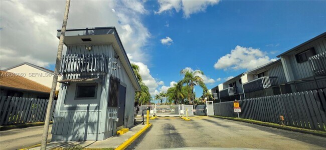 Foto del edificio - 1652 N 14th Terrace