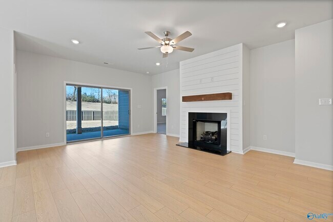 Foto del edificio - 247 Pennington Ave