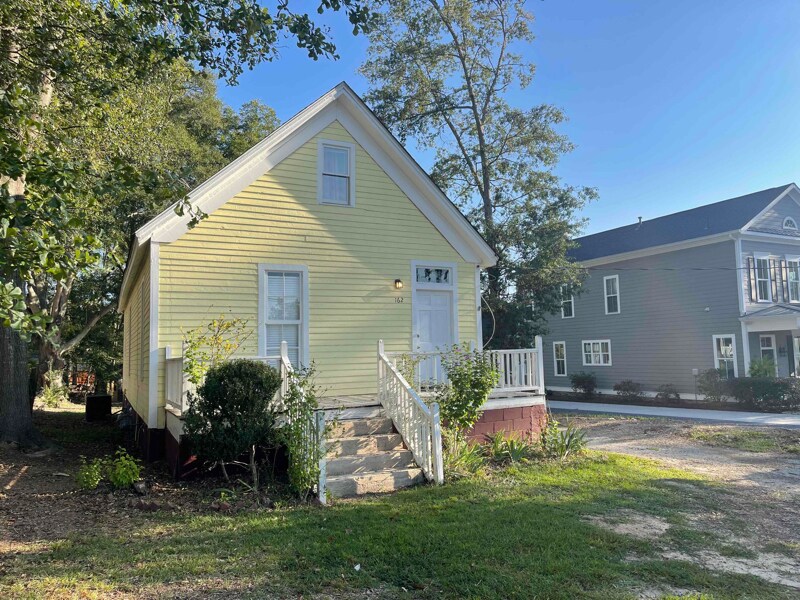 Primary Photo - 162 Johnson St