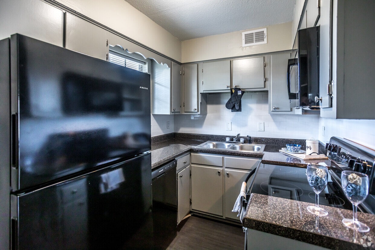 Primary Photo - Graceland Pointe Apartments: Modern Style, Excellent Value in Memphis