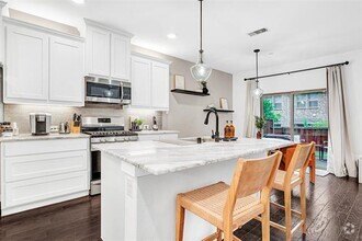 Building Photo - 2725 Starburst Dr