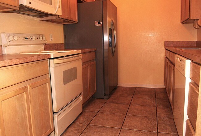 Building Photo - Lovely condo for Rent